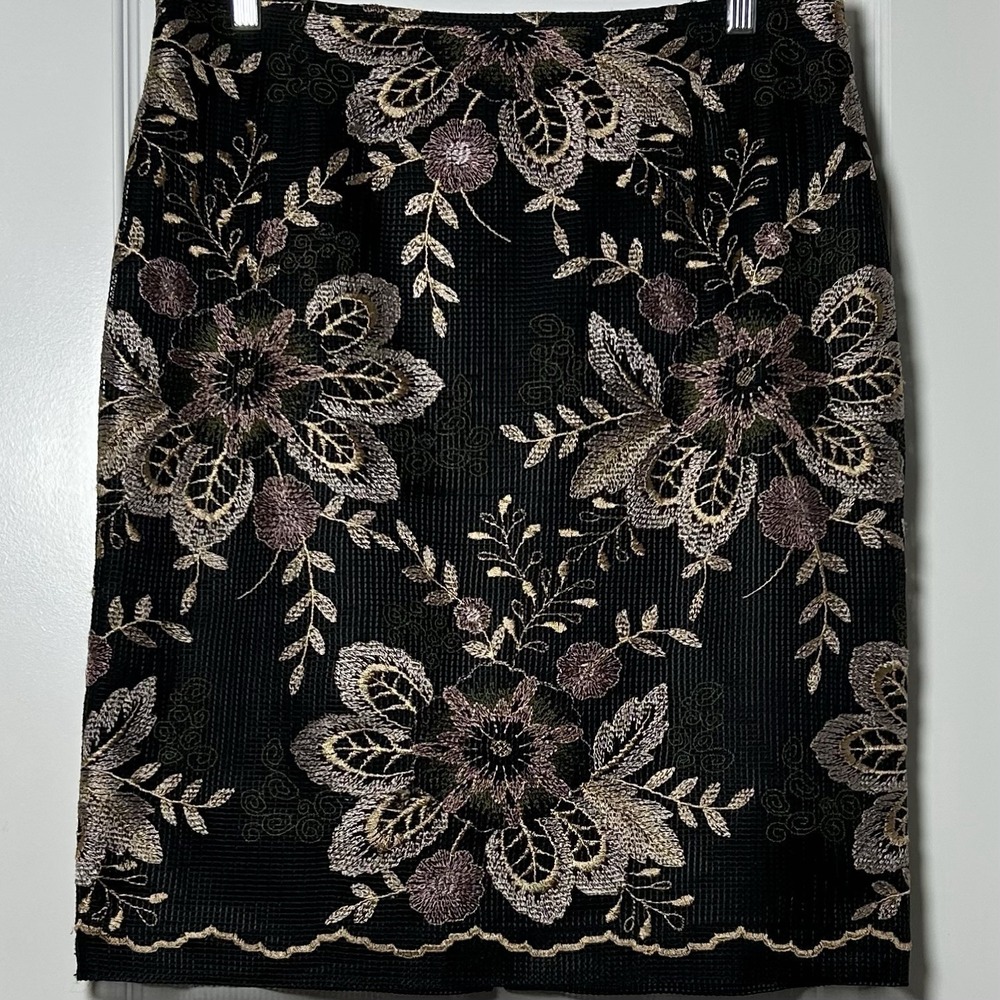 Tahari Arthur S. Levine Floral Embroidered Pencil Midi Skirt Dark Academia Style